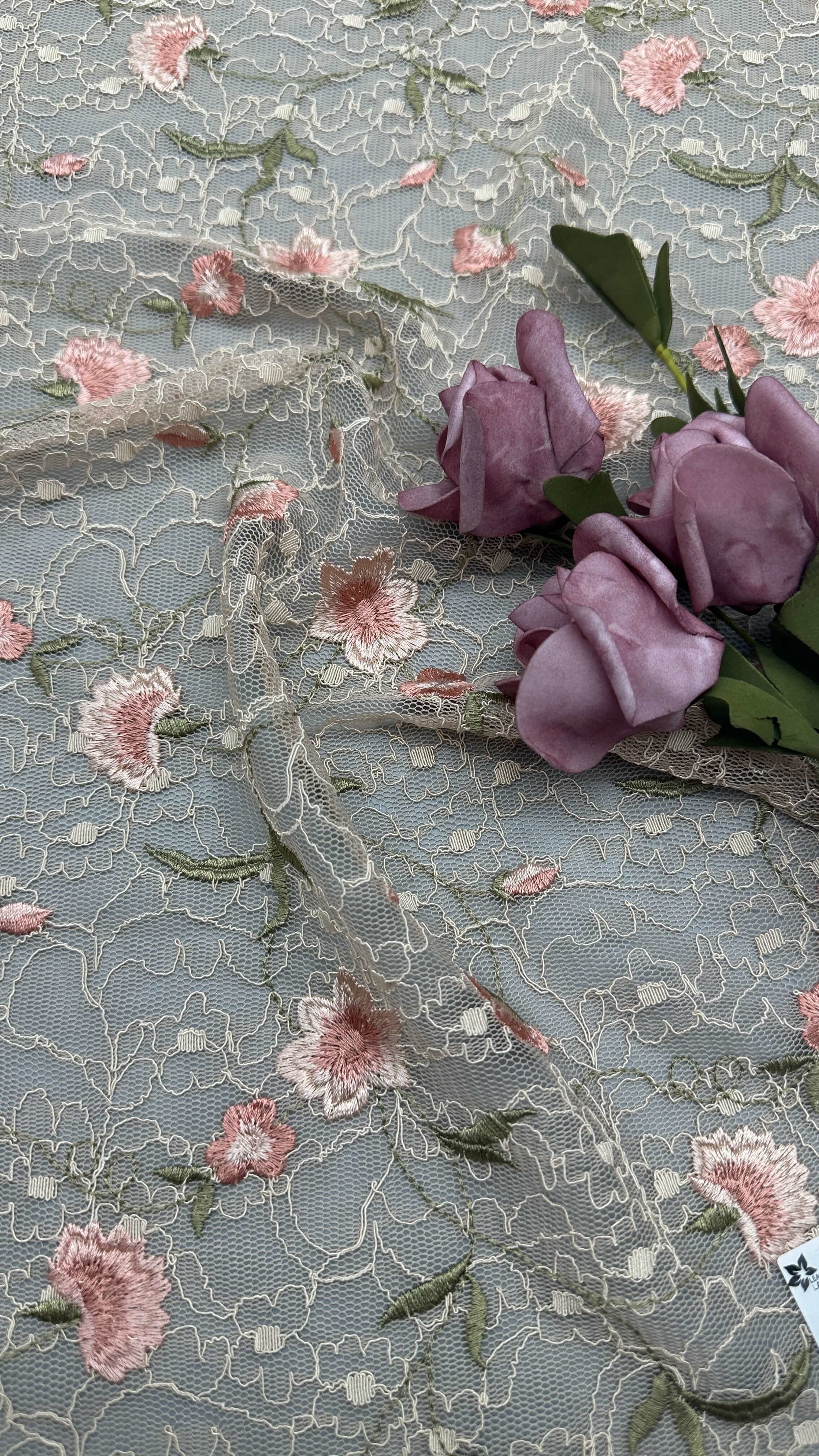 100% Cotton Embroidery Lace Fabric Floral Elegent Embroidery Fabric For Party Dress