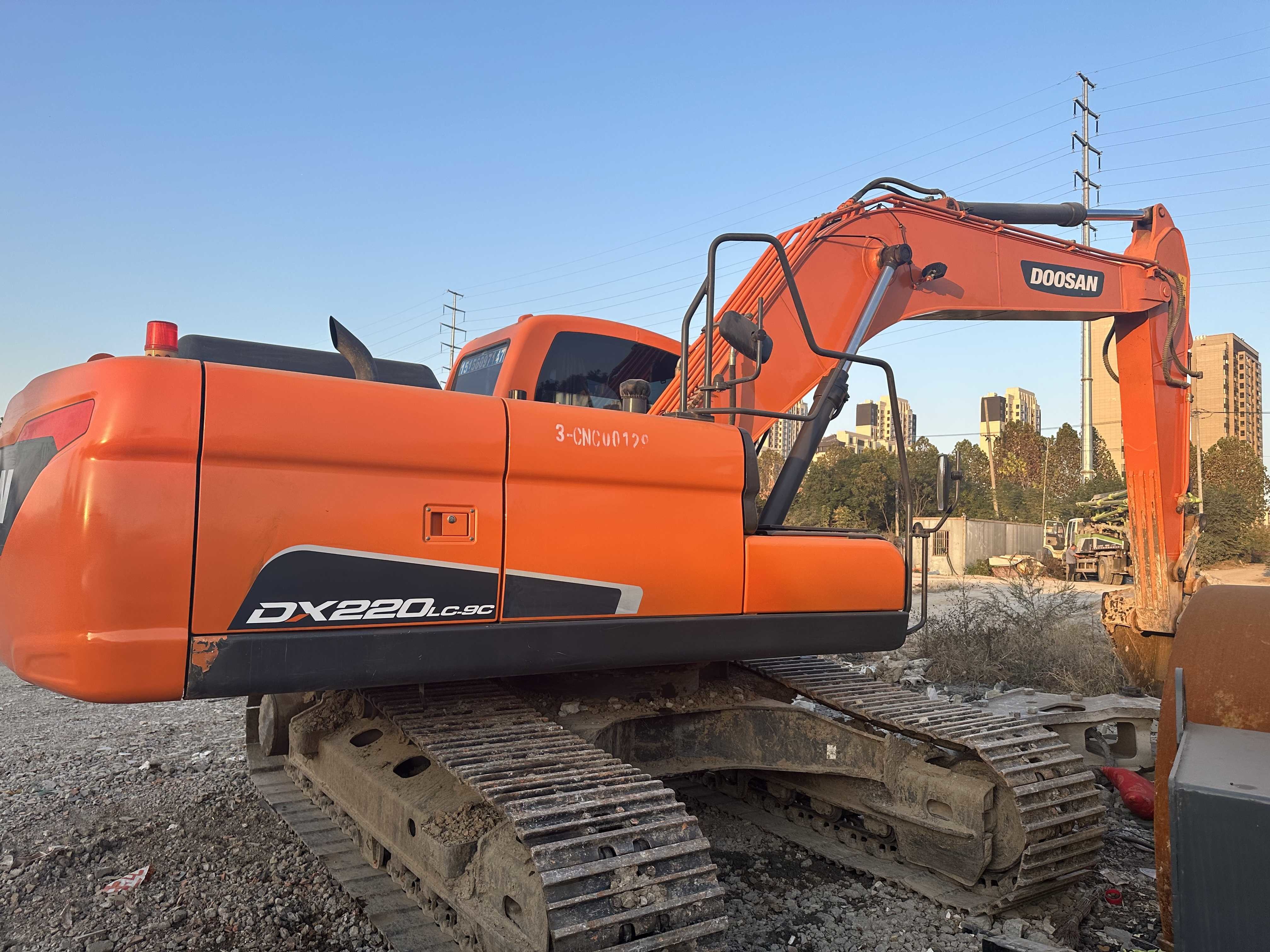 Used Doosan Digger DX220 Secondhand 22ton Medium Type Crawler Excavator