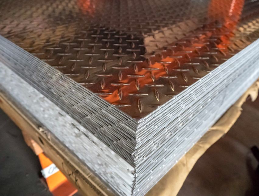 Highly Reflective 3003 H22 Aluminium Checker Plate Sheet Aluminum Tread Plate Good Slip Resistance