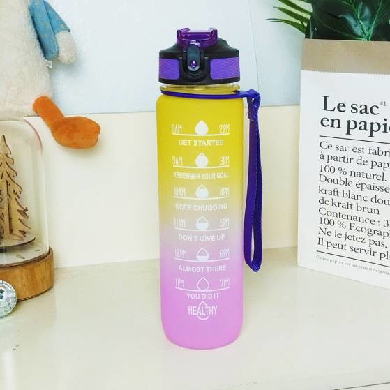 Fashionable Gradient Color Frosted Plastic Sports Water Bottle 750ml Cycling Water Bottles Custom Keep Yourself Hydrated Lightweight Durable
