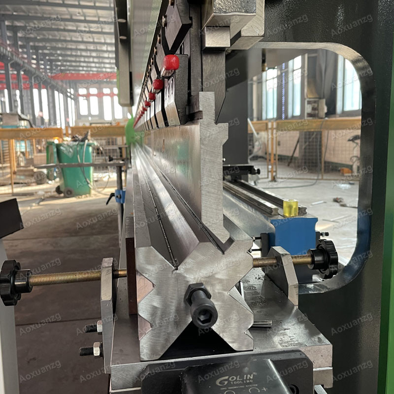 6000mm Length CNC Hydraulic Press Bending Machine 200T Folding Bender For Metal Stainless Steel