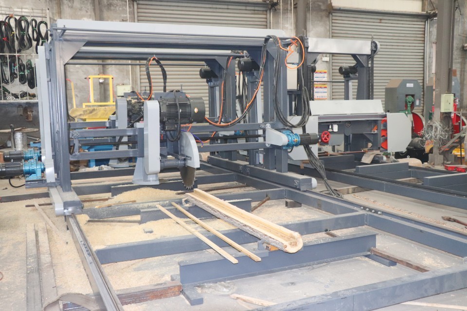 2000mm Portable Swing Blade Sawmill DS2000 Swing Arm Sawmill