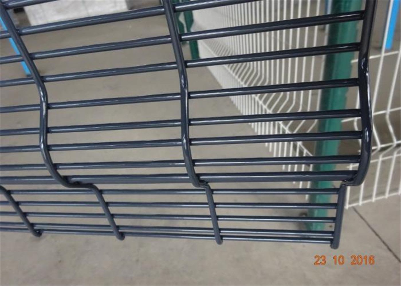 securifor 358 mesh powder coated with v folds