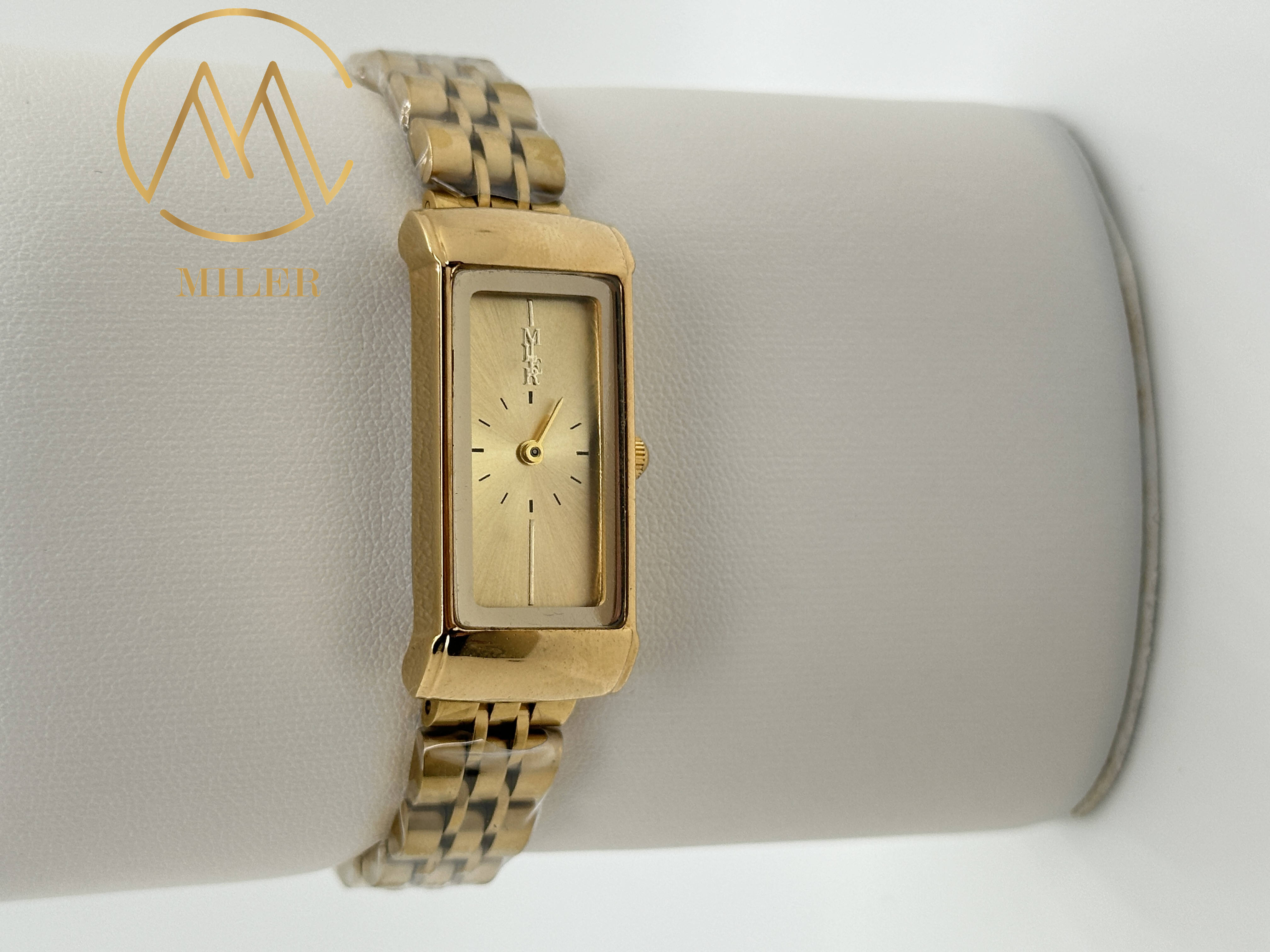 Fashion Men Quartz Wrist Watch Sleek Design And Accurate Timekeeping