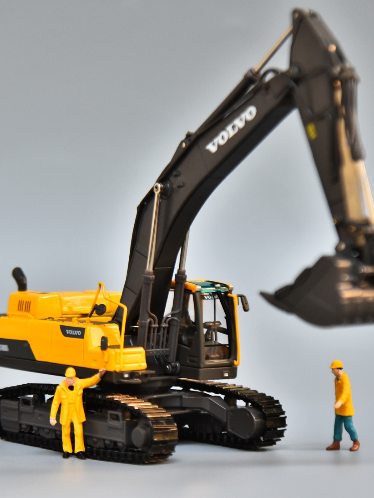 EC480DL Alloy Excavator Model Digger Simulation Construction Vehicle Collection Ornaments VOLVO
