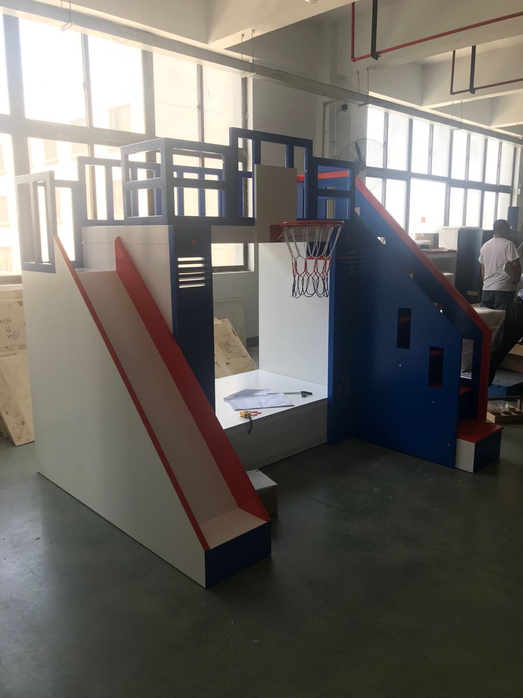 Customized Safe Children Furniture Solid Wood and MDF Bunk Bed for Kids Bed Blue for Boy with Basketball Hoop and Slide