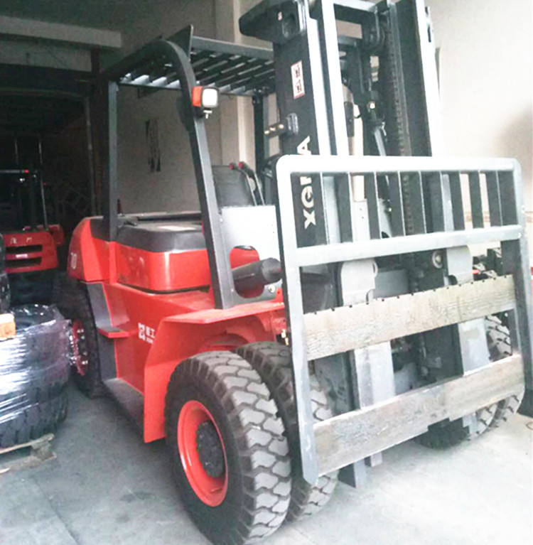 Diesel Powered 7 Ton Forklift 6m Mast With A Stable Transmission System