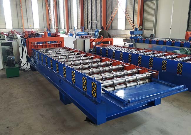 Roofing Step Tile Roll Forming Machine Size 6.5*1.5*1.5m Productivity 1-4 M/Min
