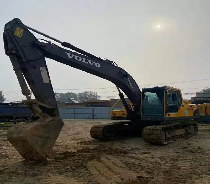 High Quality Yellow Second Hand Vollvo EC210BLC Crawler Excavator in Good Condition For Sale