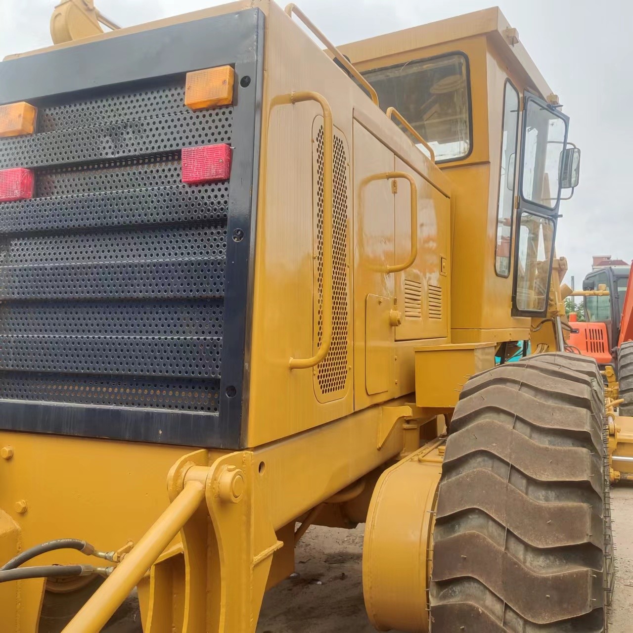 Caterpillar 140G Grader Used Road Grader For Leveling Road Surfaces And Building Roads