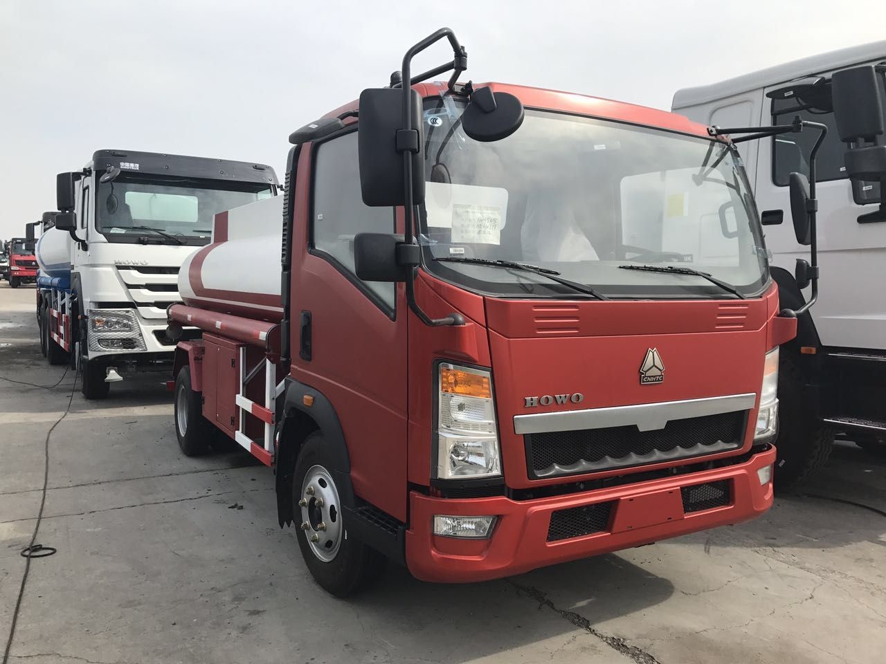 Red Color 85kw Fuel Oil Truck 5m3 Capacity With Pump And Gun CCC