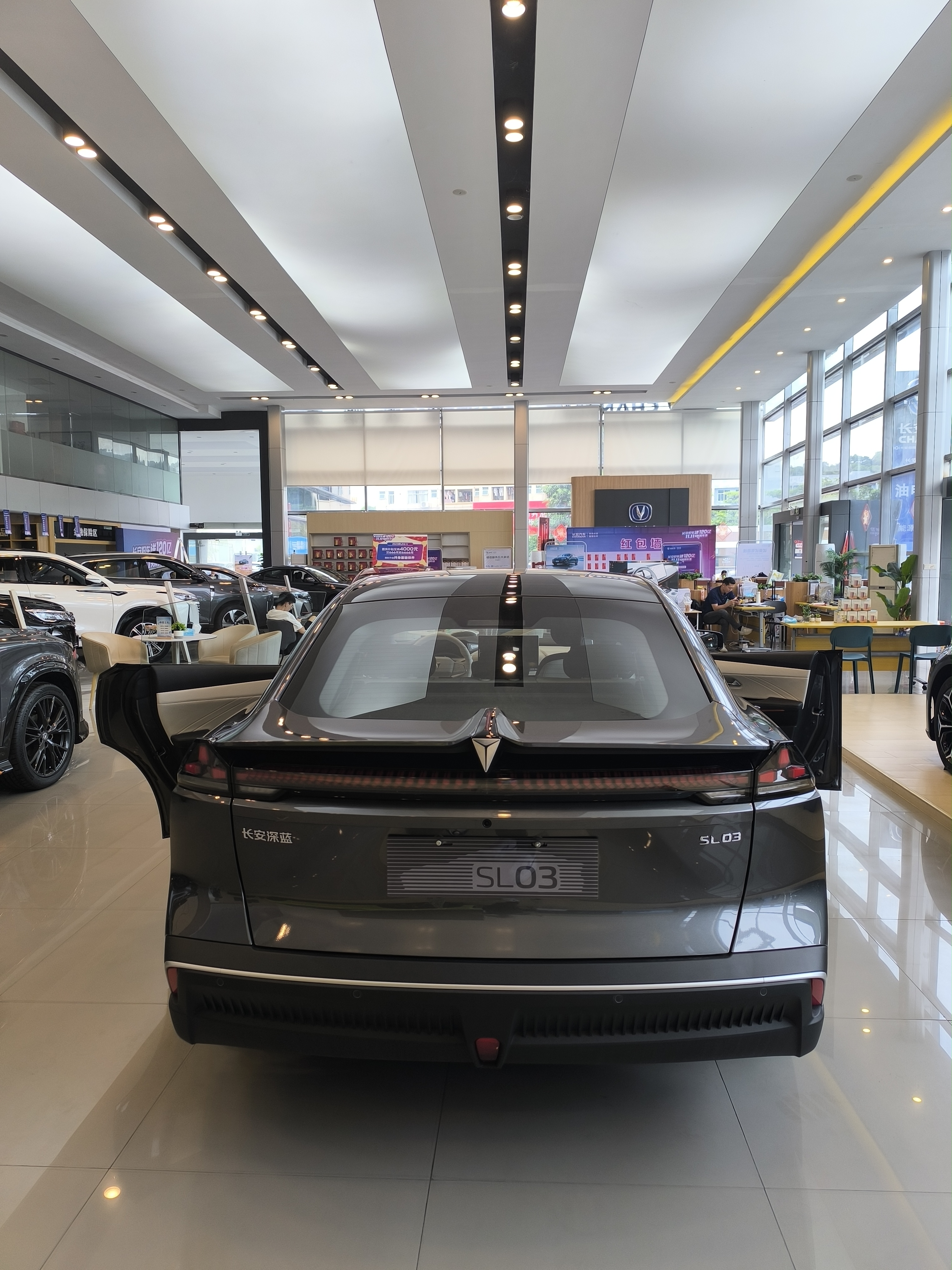 515-705km Cruising Range 100% Electric Energy Vehicle Chang'an Shenlan SL03 Sports Car