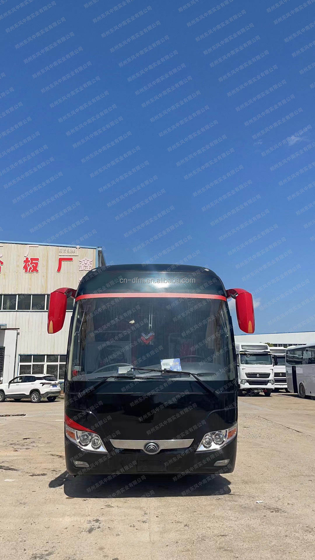 Highly Refurbished Customized Coach Bus 60 Seats Used Buses with 8.424L Displacement