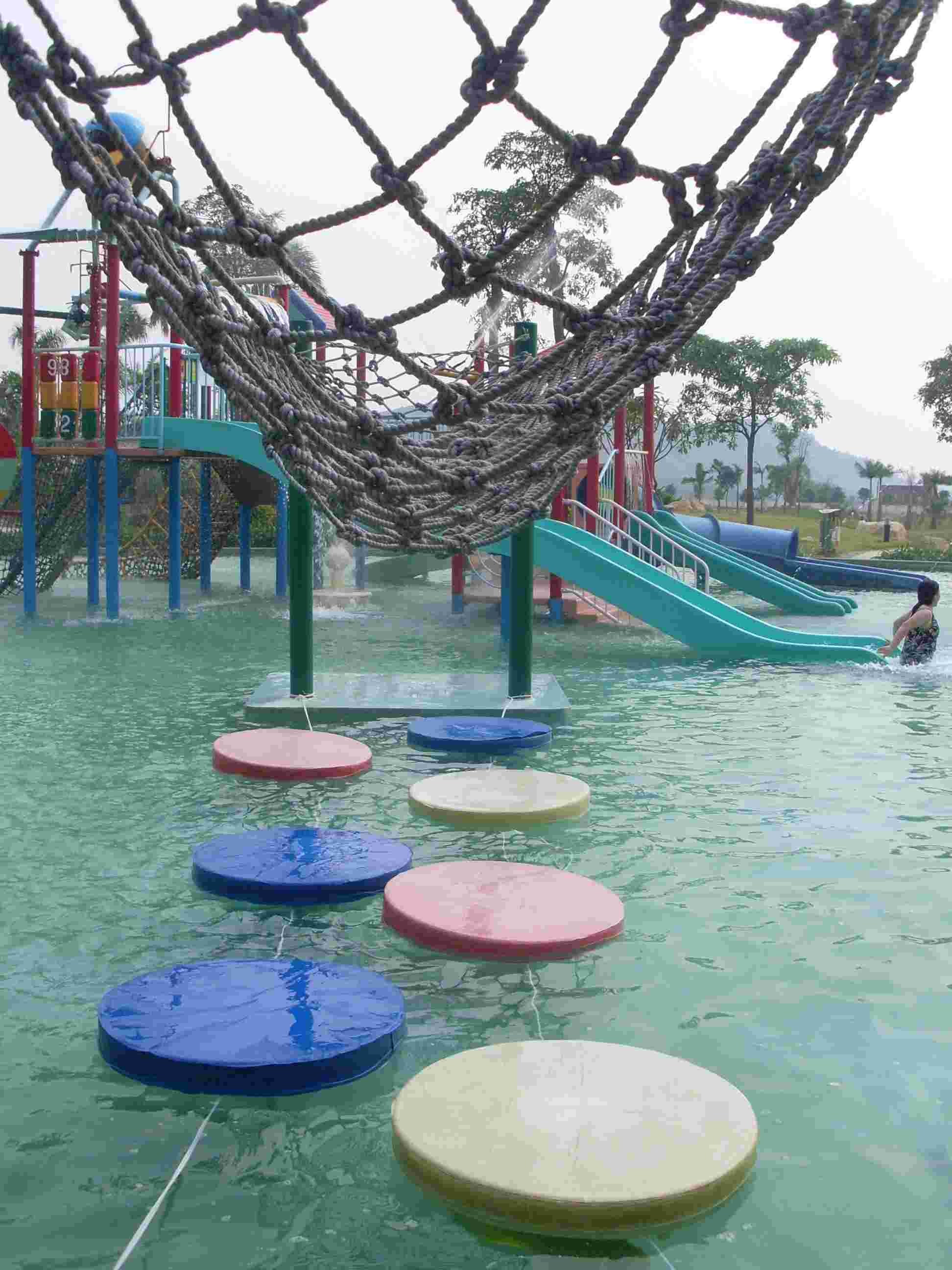 Aqua Park Equipment Water Pool Aqua Play Fiberglass Lemna Minor For Family Play Fun