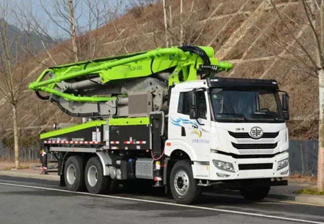Customizable 38m Concrete Pump Heavy Truck 6X4 8X4 For Construction