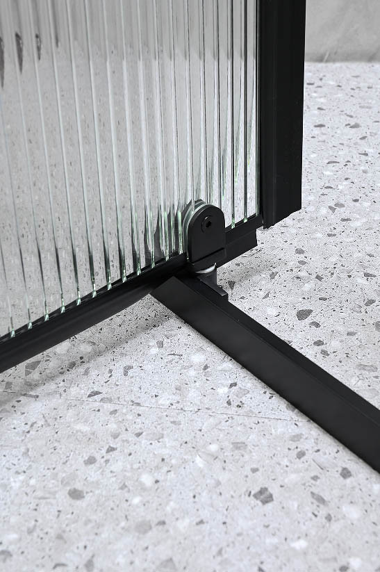 6mm Narrow Reeded Glass With Alum Frame For Modern And Stylish Bathroom