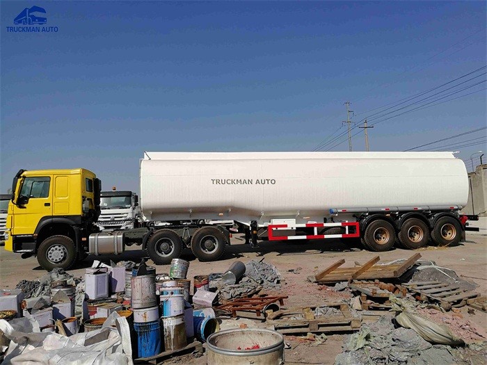 30-50 Cbm Capacity Oil Tank Trailer 45000 Liter Loading With Separate Valve