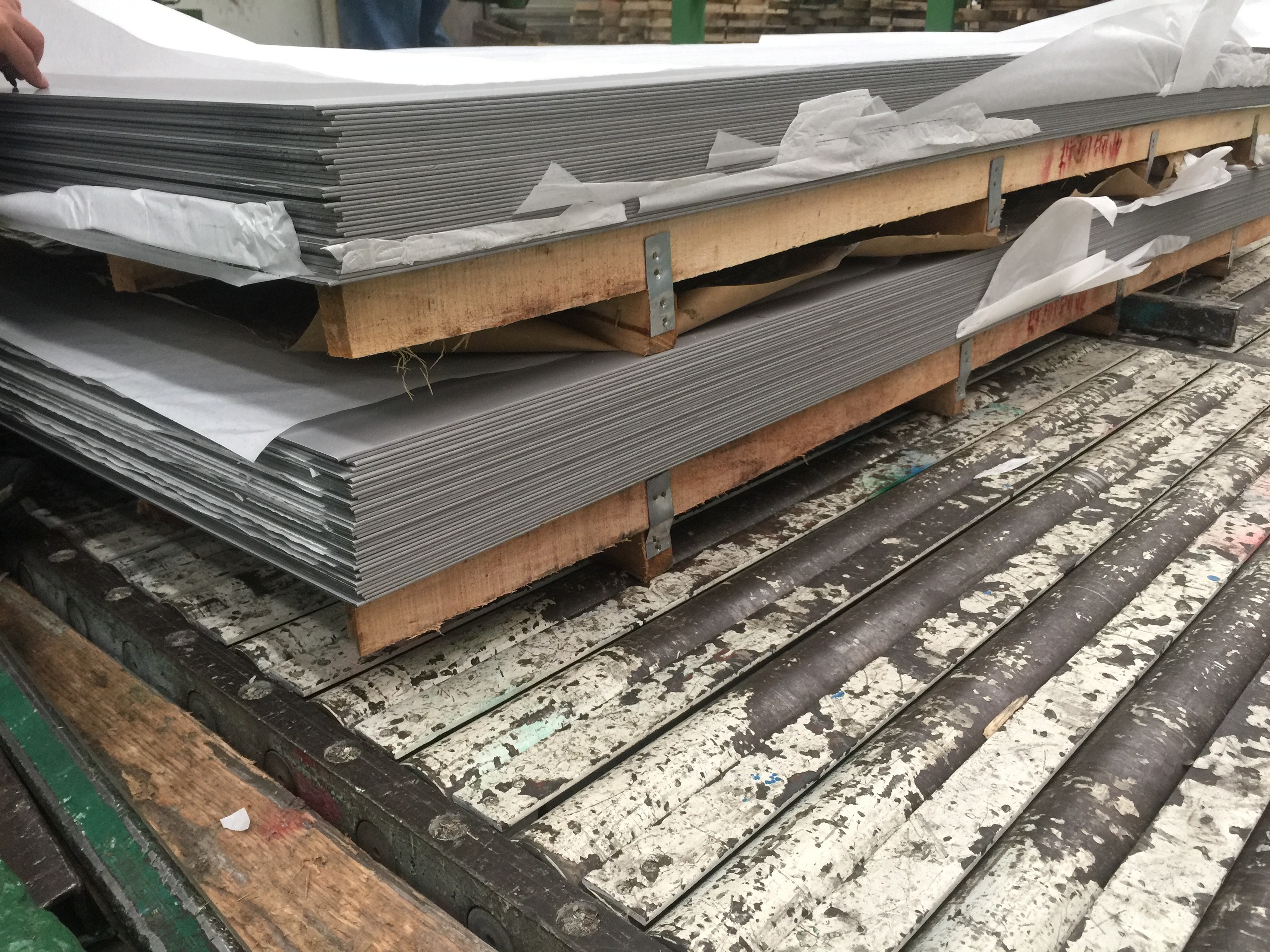 Hot Cold Rolled Ferritic Stainless Steel AISI 441 EN 1.4509 with 2B 2D 1D Surface