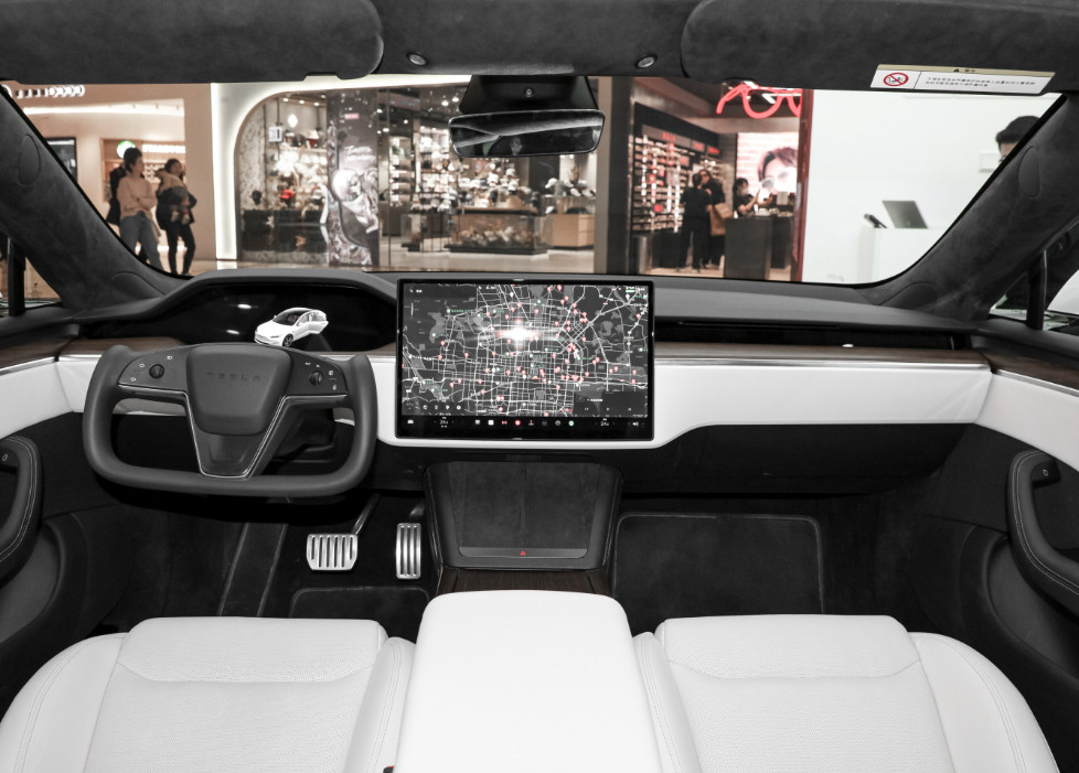 Fantastic Tesla New Model S Double Motors 493KW All-Wheel-Drive Version 715KM Range