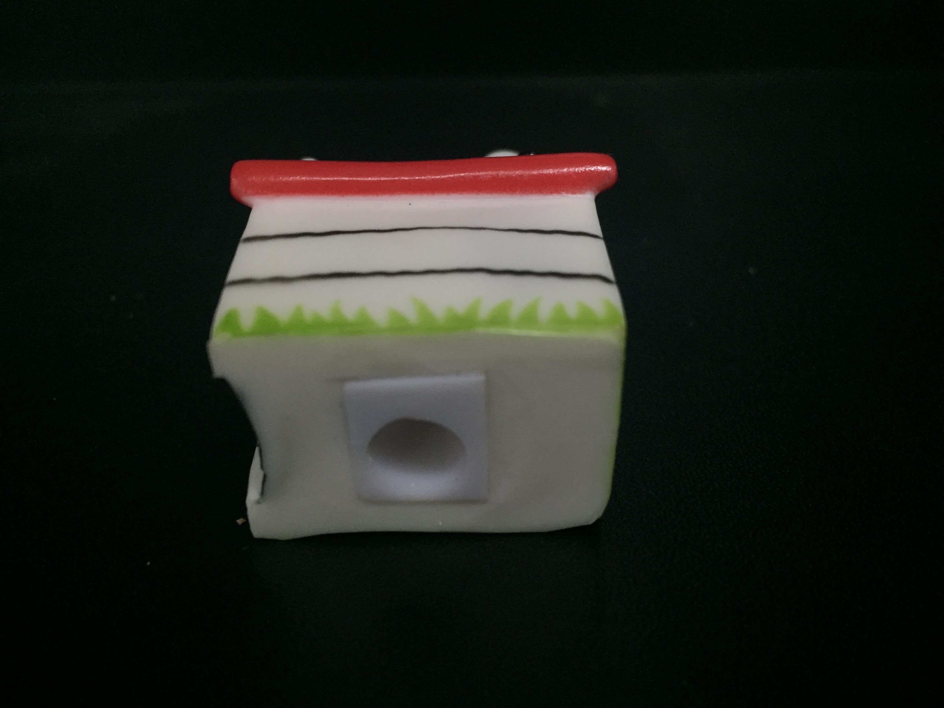 Snooby Vinyl pencil Plastic Daily Productwith a white house red roof pencil sharpener for children made of PVC