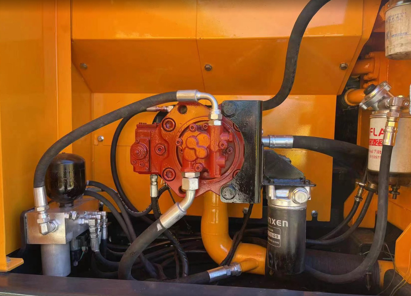 Hyundai 220-9s Used Hydraulic Crawler Excavator 20T Secondhand Earth Moving Machine
