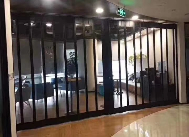 Horizontal New Style Transparent Clear Crystal Polycarbonate PC Folding Door for Shopping Malls or Other Commercial Application