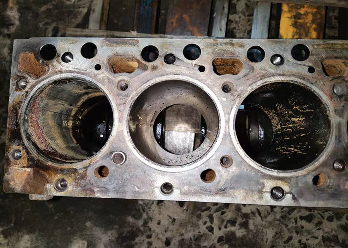 6D102 - 6 Diesel Used Engine Blocks For Excavator PC200 - 6 PC200 - 7 3928797