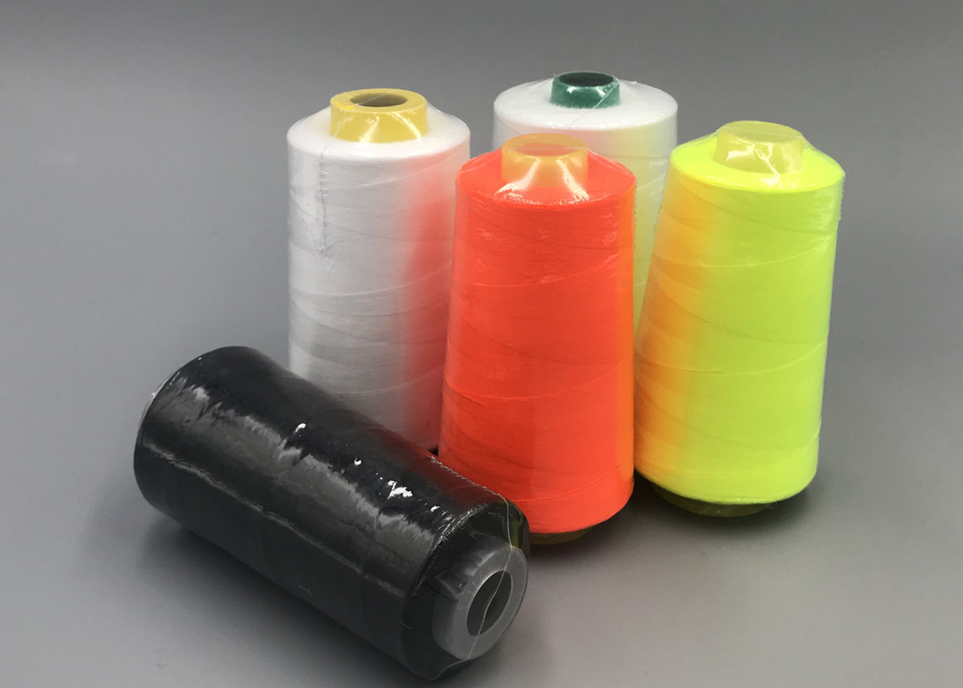 High Tenacity 40/2 Low Price 3000 Yard Dyed Spun Polyester Sewing Thread