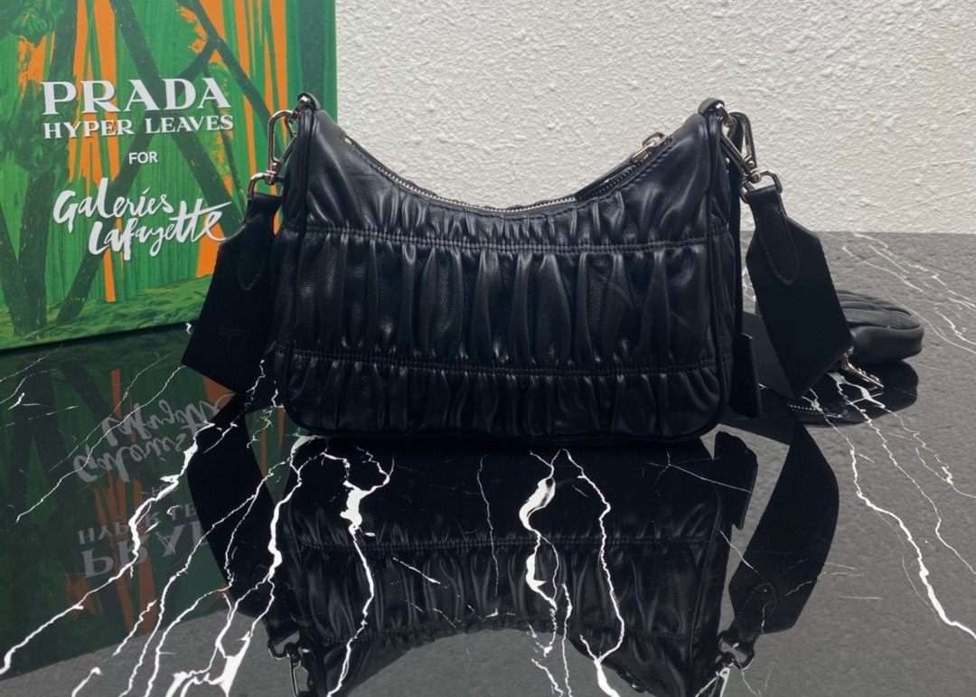 Apricot Wrinkle Sheepskin Underarm Shoulder Bag Dumpling Shape