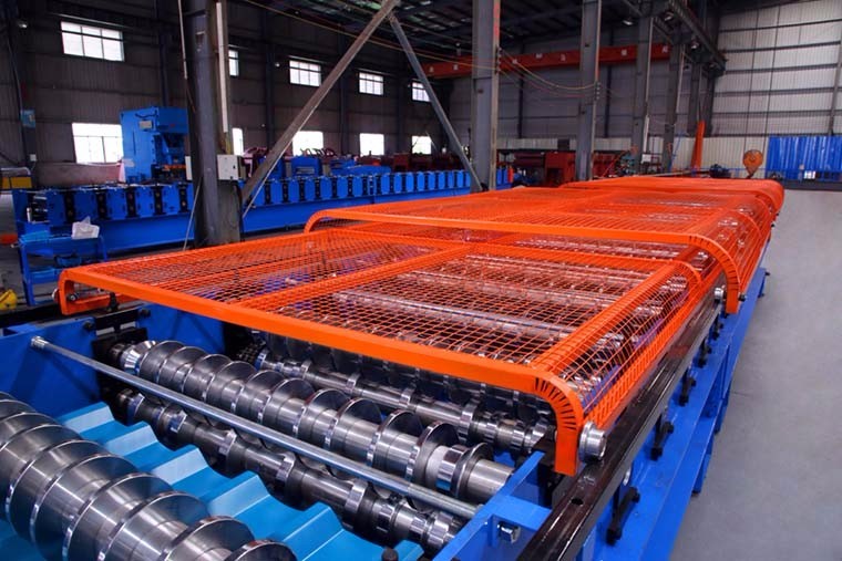 Thickness 0.75mm CRC Roof Panel Roll Forming Machine