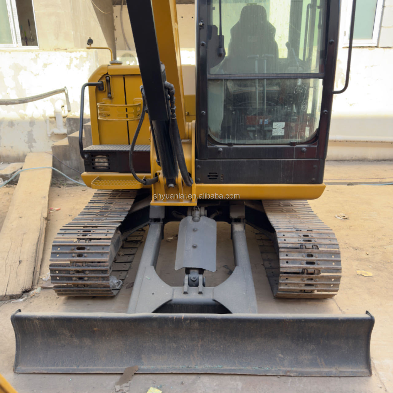 Digging in good condition, sold at a cheap price,5 tons of mining type Caterpillar 305.5second-hand excavator Digging