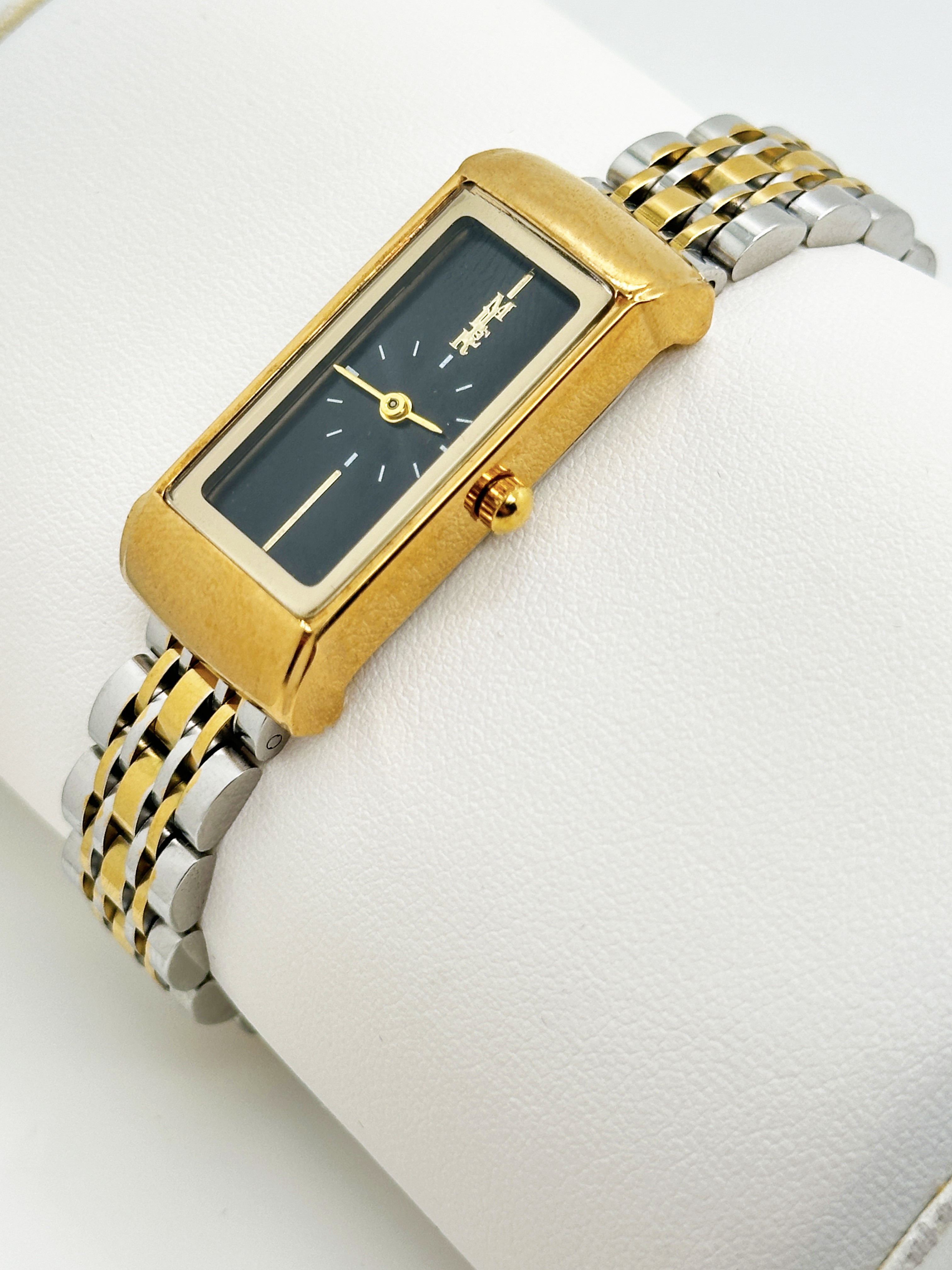 Black Dial Luxury Ladies Stylish Wrist Watch With Stainless Steel Strap