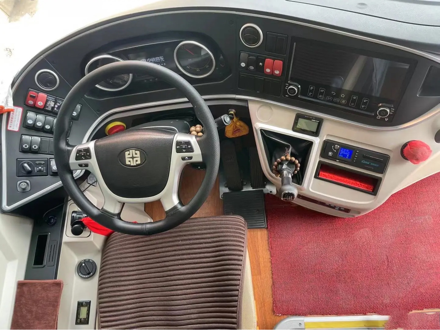 LCK6126 Zhongtong Used Passenger Bus 54 Seater Double Door Air Seat Large Capacity Luxury Bus