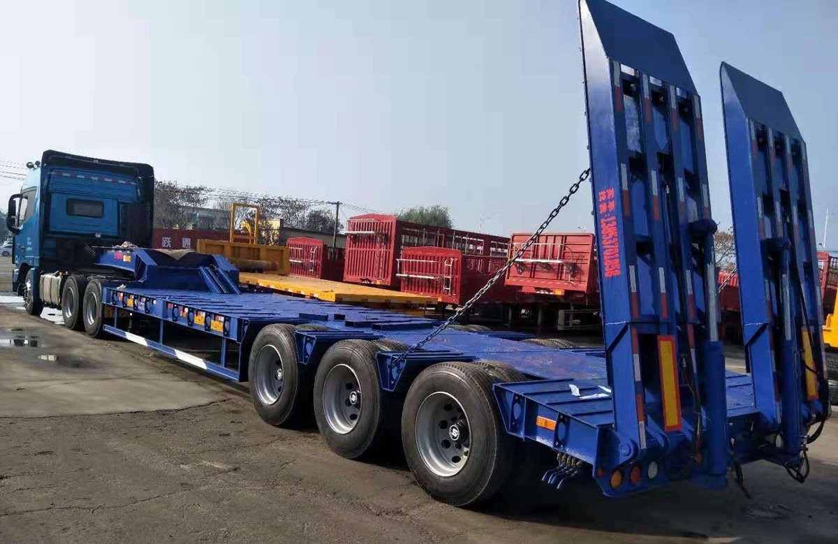 Versatile 80t Removable Flat Bed Equipment Trailer For Excavators And Heavy Machinery