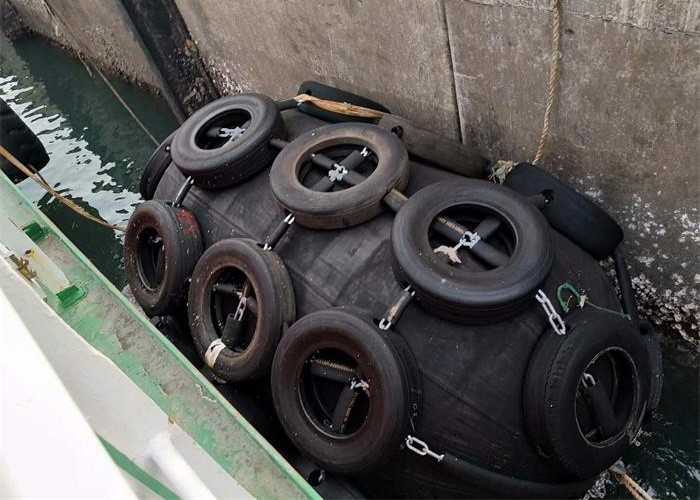 Yokohama Floating Ship Fender Pneumatic Boat Marine Rubber Fender
