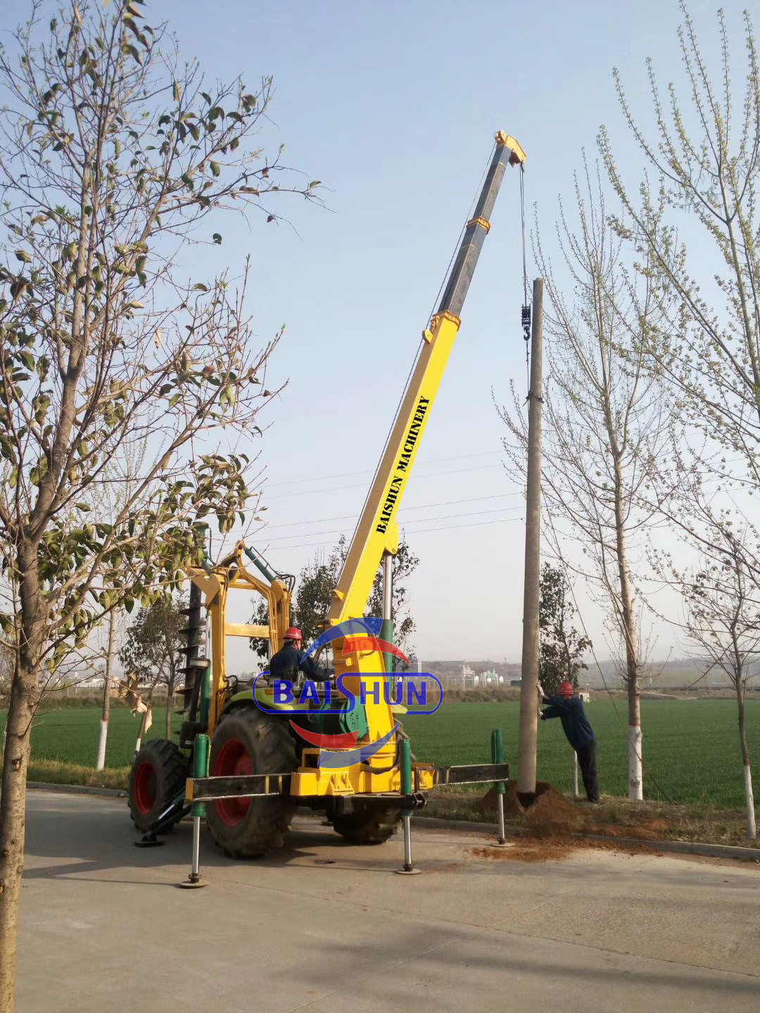 Hot sales pole erection crane and hydraulic auger machine for solar power project