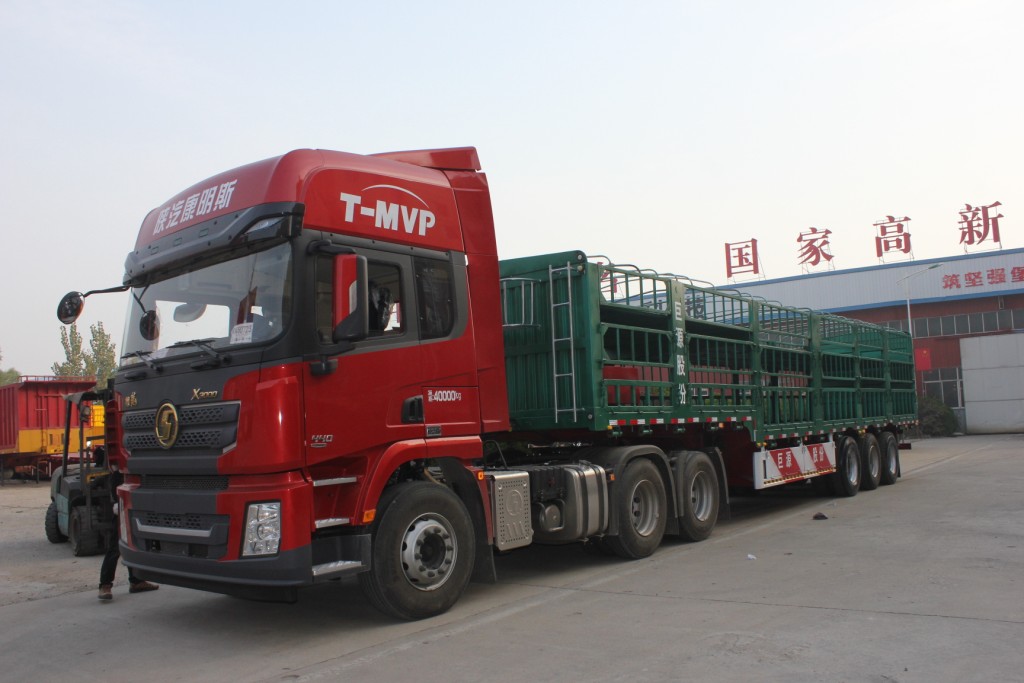 7-Way Electric System Semi-Trailer Perfect for Transporting Livestock and Bulk Cargo