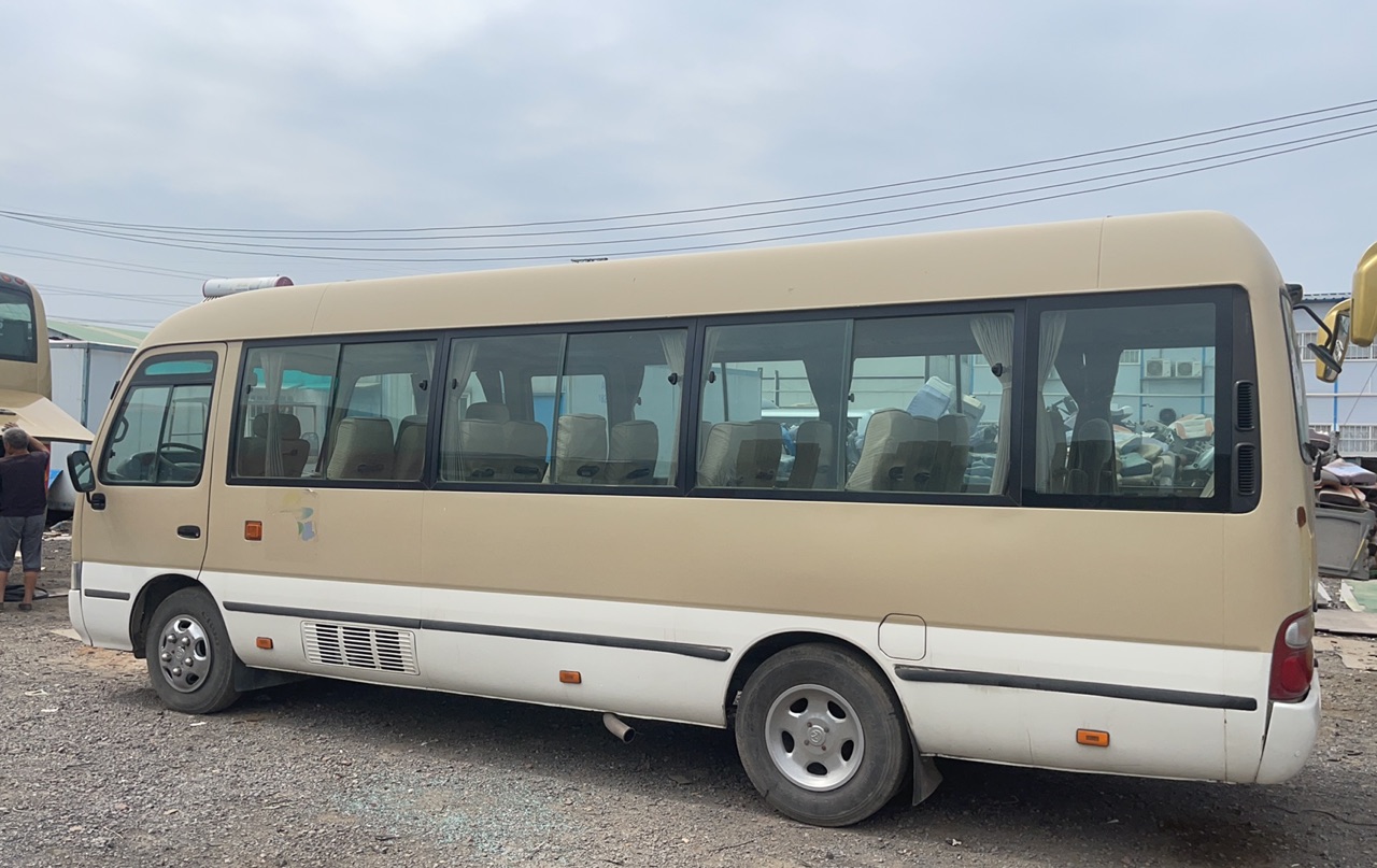 Good Condition LHD Diesel Coaster Bus with 2.4T Displacement and 19 Seat Capacity