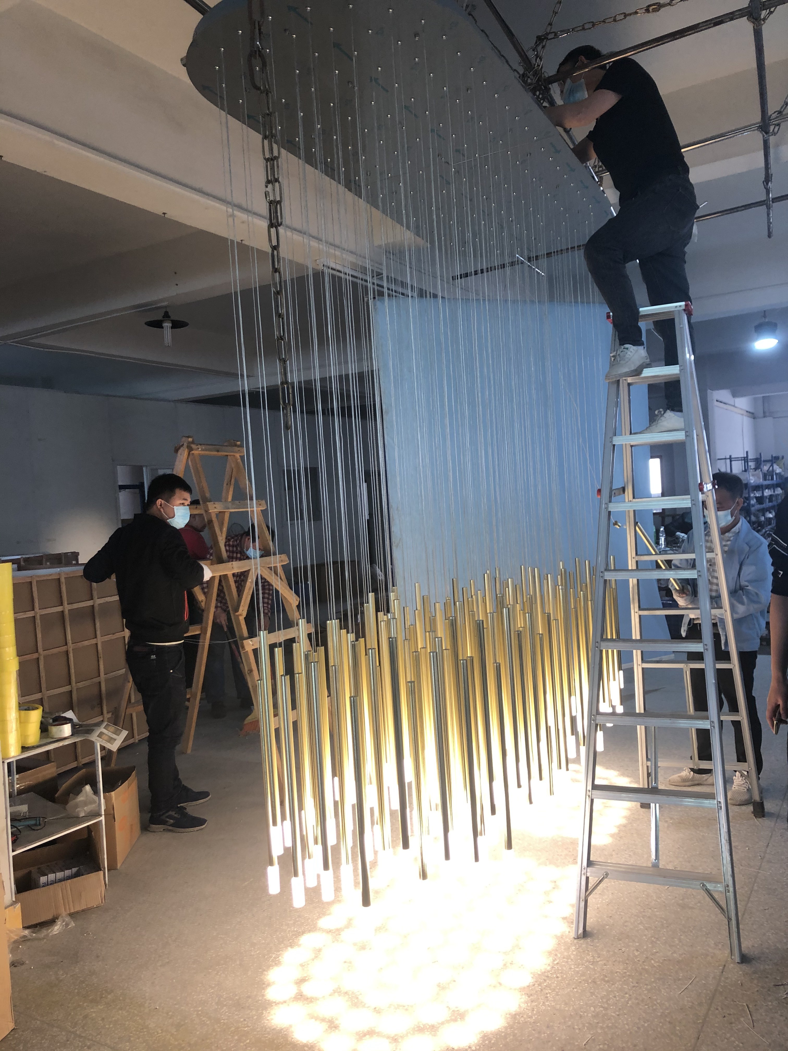 Custom OEM ODM Long Linear Pendant Light Chandelier Rust Prevention AC110V To 240V