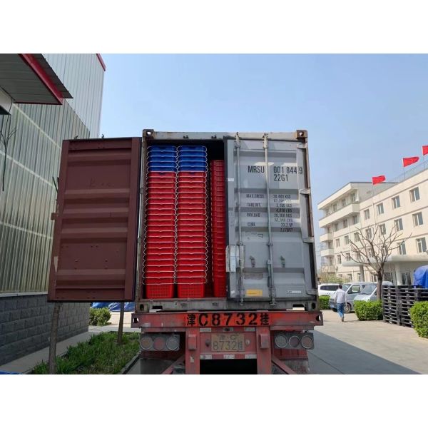 Customized Color Logistic Moving Turnover Attached Lid Crate for Stackable Container
