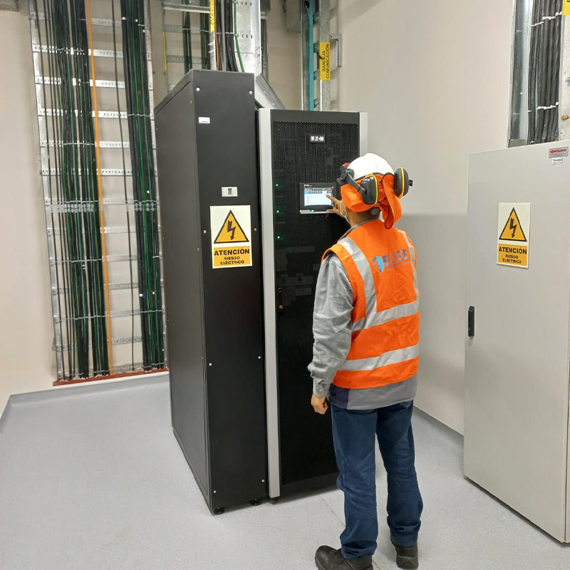 Eaton Brand batterie eaton 93PR series UPS15-500KVA 25KVA-200KVA uninterruptible power supply with three phase output for office