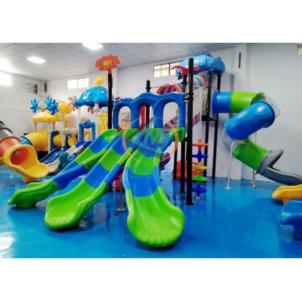1300x760cm Outside Play Sets Anti Slippery Play Ground Equipment