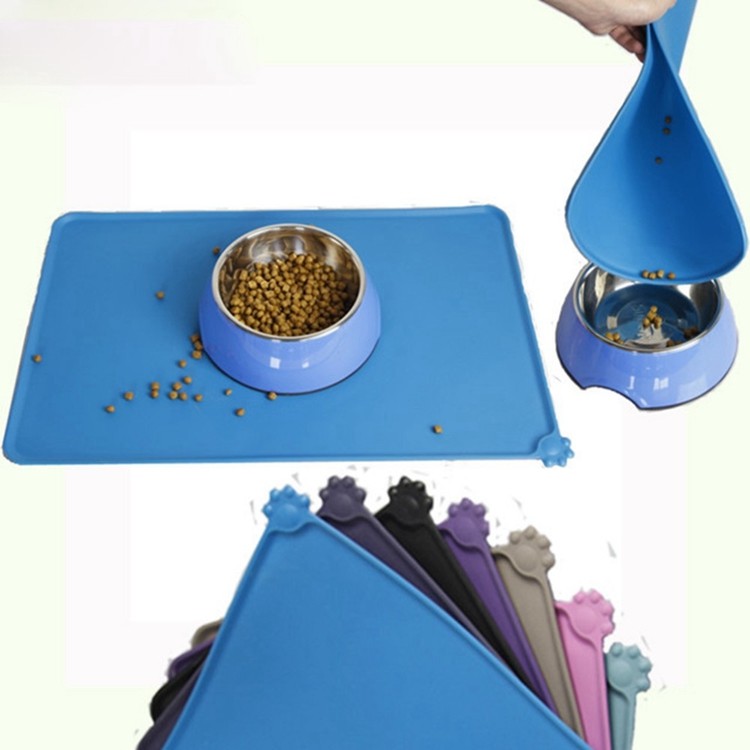 Cute Little Paw Design Dog Water Bowl Mat , Non - Slip No Mess Pet Feeding Mat
