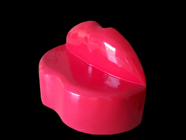 Hotel mall deco lip shape red fiberglass chair statue as functional furniture