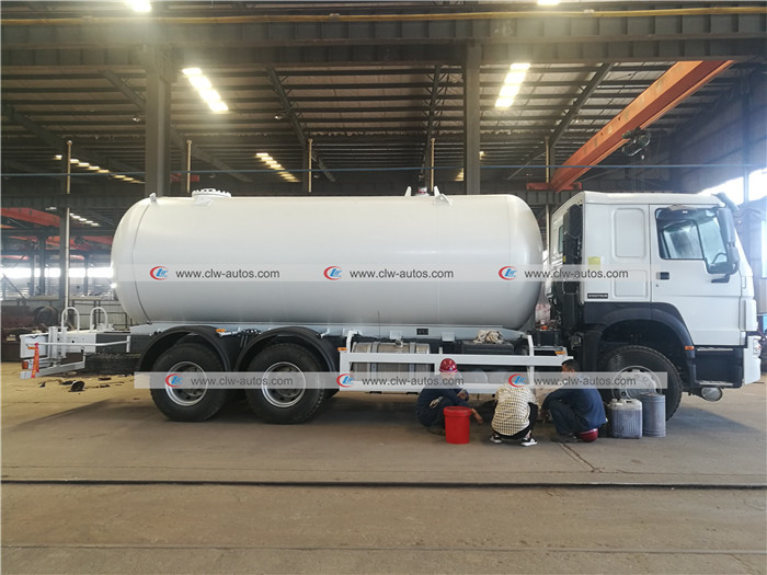 SINOTRUK HOWO 20m3 10ton LPG Bobtail Truck Cooking Gas Dispenser Tanker Truck