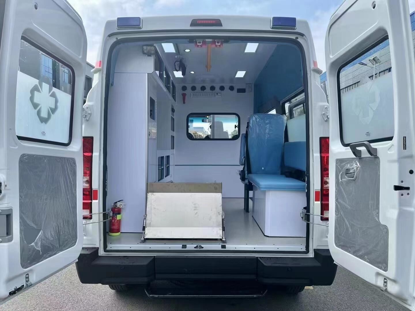 LHD/RHD Ambulances 4x2/4x4 Drive Type Bulk Ship Transport Package Ambulance For Sale