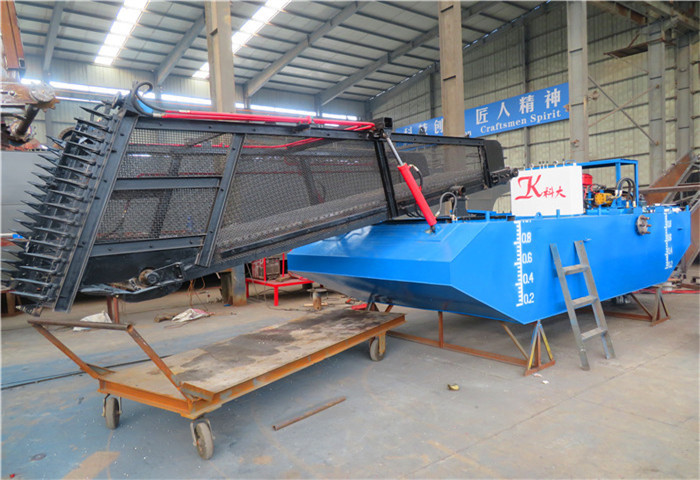 Simple Aquatic Weed Harvester Trash Skimmer 0-5km/h
