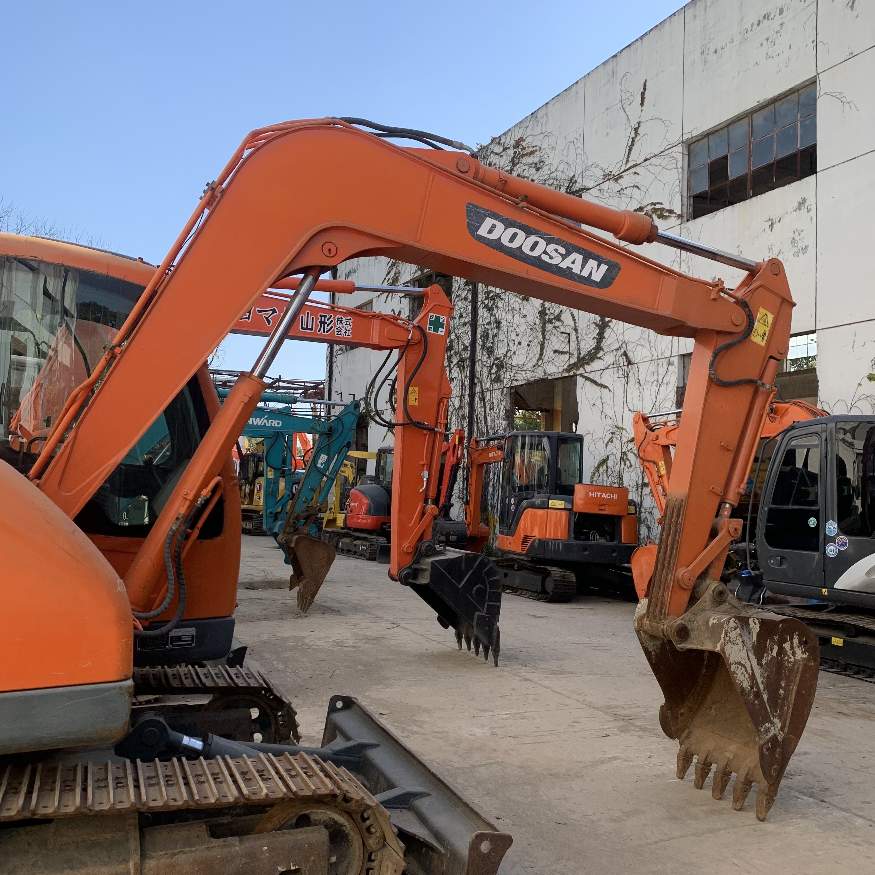 7350kg Operating Weight Doosan DX75 Dx60 DX80 Excavator with Original Hydraulic Valve