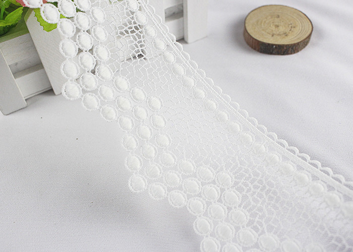 Water Soluble Floral White Guipure Lace Trim , 7.5cm Width Flat Vintage Lace Ribbon