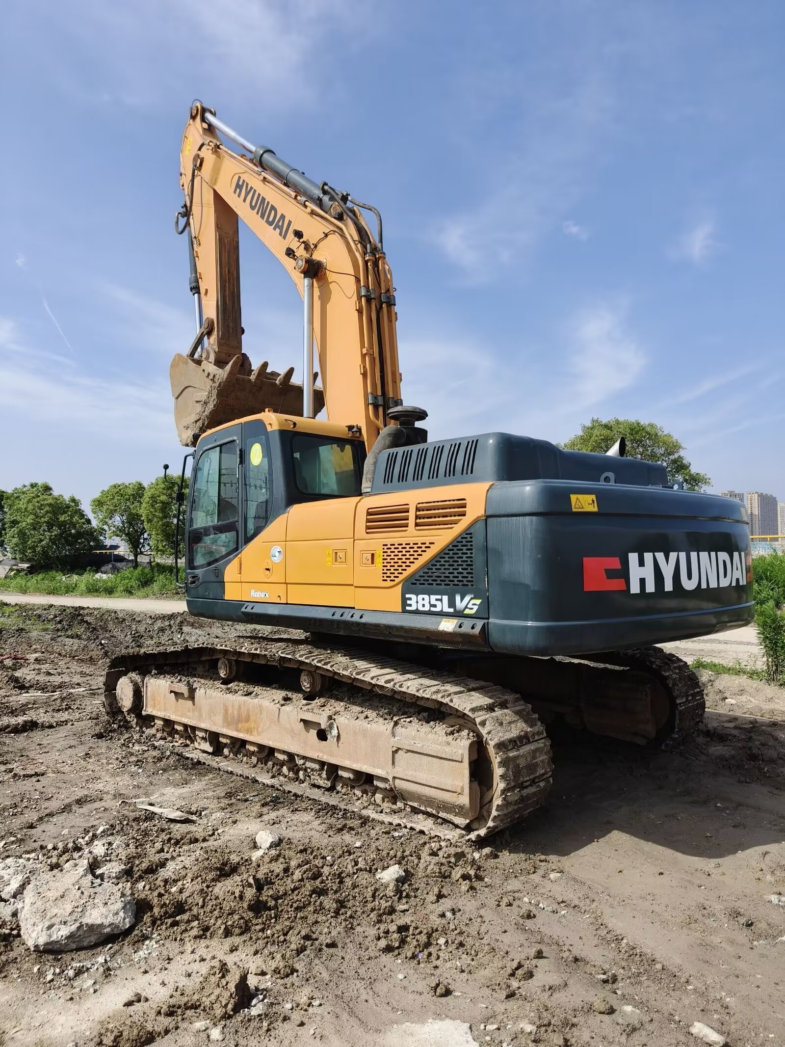 Second hand Hyundai 385L excavator from China